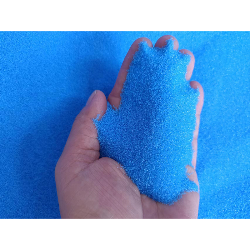 How does the cylindrical structure of polyamide nylon particles balance efficiency and substrate protection during deburring?